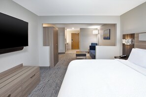 Suite, 1 Tempat Tidur King | Brankas, meja kerja, setrika/meja setrika, dan tempat tidur bayi gratis
