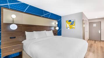 Escritorio, tabla de planchar con plancha, wifi gratis y ropa de cama