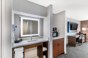 Bureau, fer et planche à repasser, Wi-Fi gratuit, draps fournis