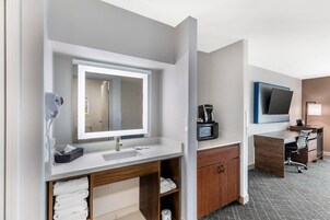 Suite, 1 King Bed with Sofa bed, Non Smoking (Large Room) | Desk, iron/ironing board, free WiFi, bed sheets