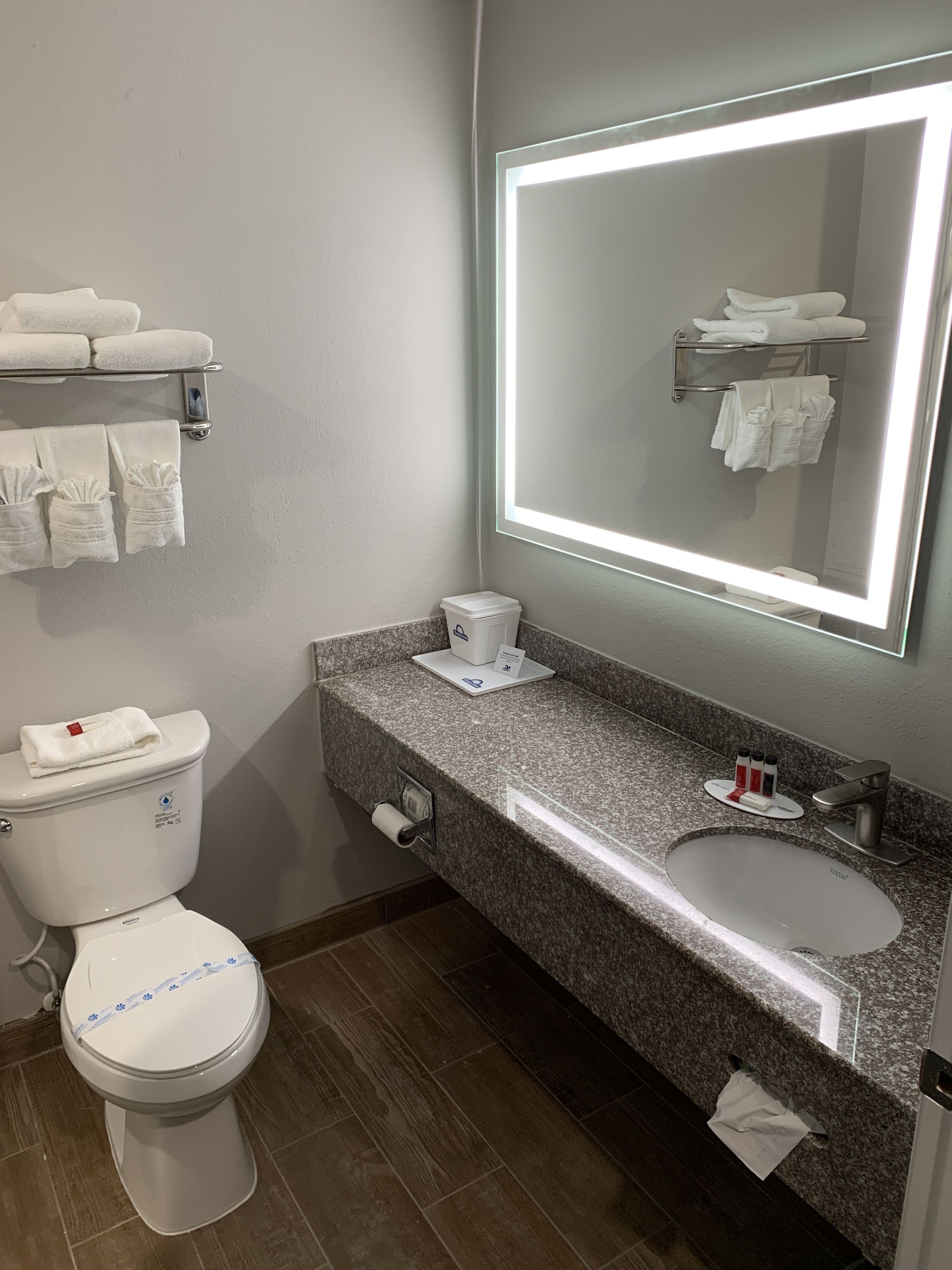 Kamar, 1 Tempat Tidur King, Bebas Asap Rokok | Kamar mandi | Kombinasi shower/bathtub dan perlengkapan mandi gratis