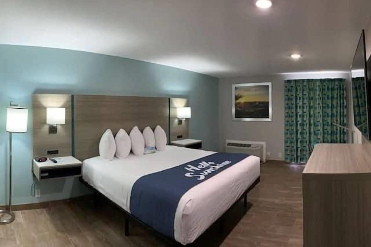 Habitación, 1 cama de matrimonio grande, no fumadores | Edredones de plumas, escritorio, cortinas opacas