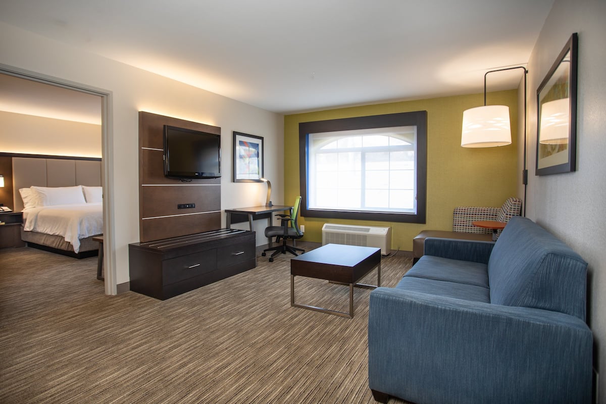 1 bedroom, in-room safe, desk, laptop workspace