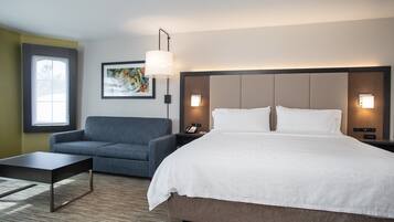 Habitación estándar, 1 cama King size y sofá cama | Caja de seguridad en la habitación y escritorio