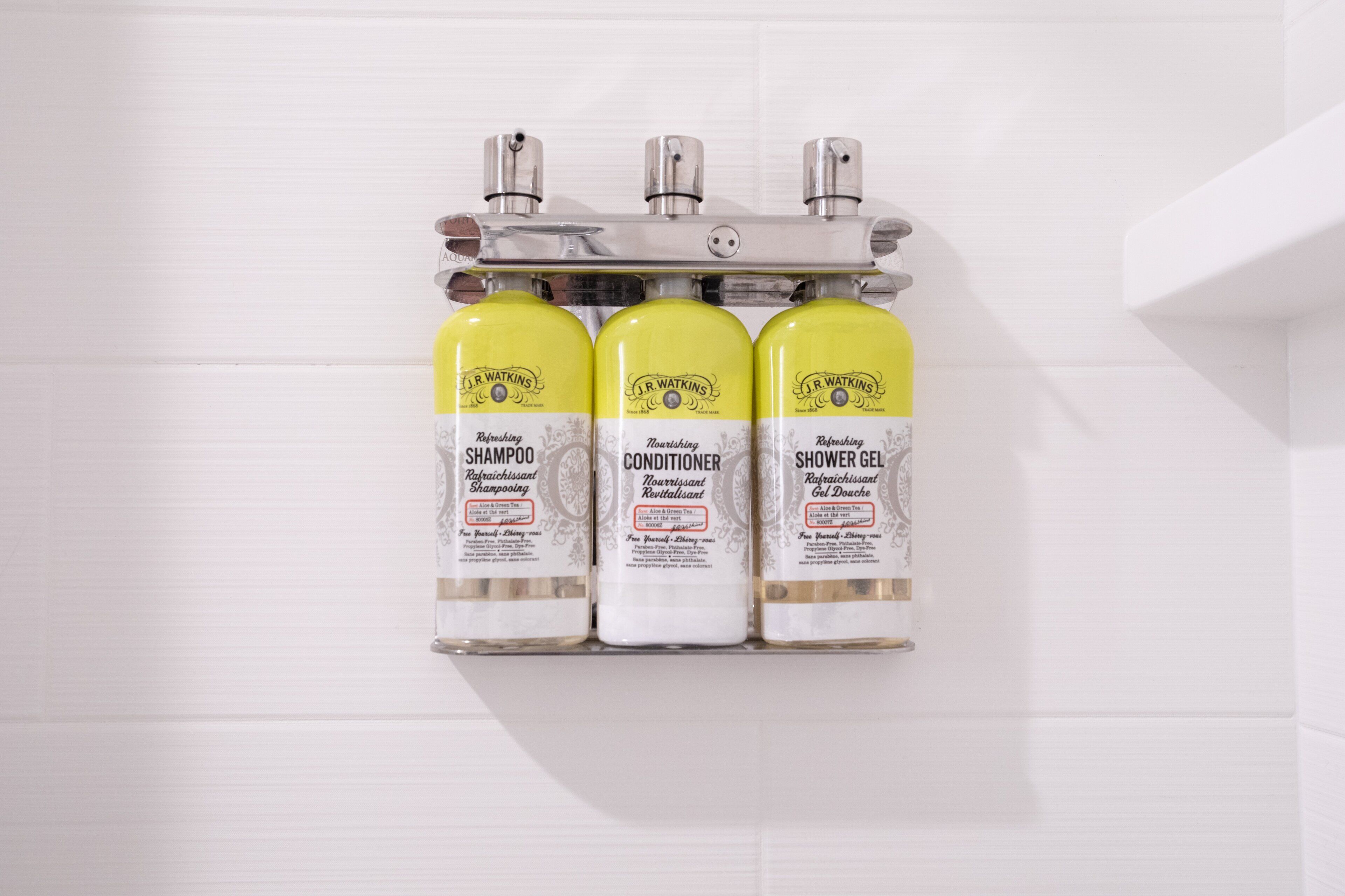 standard room | bathroom | free toiletries, hair dryer, towels