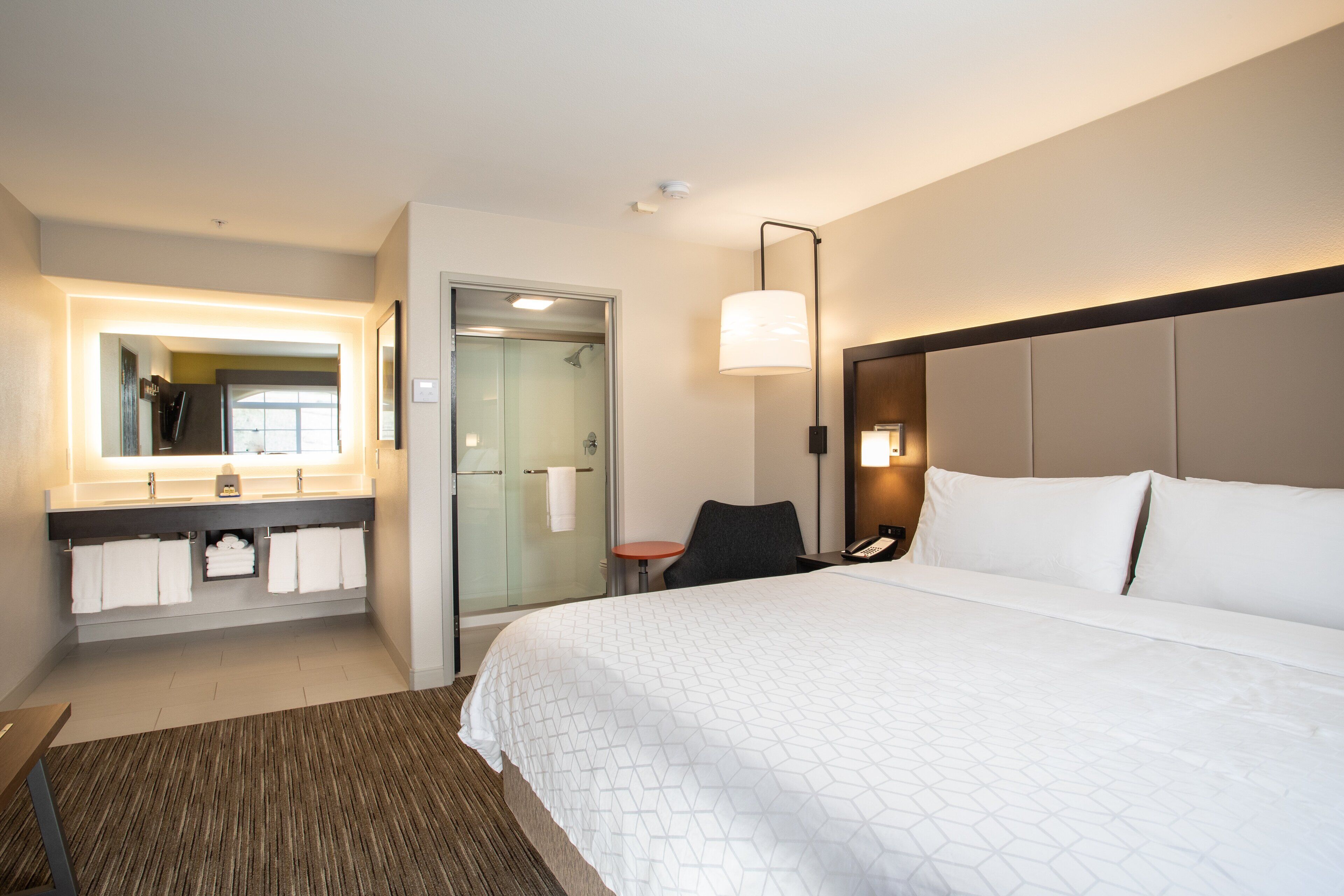 suite, 1 bedroom | in-room safe, desk, laptop workspace, blackout curtains