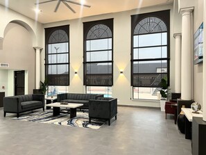 Lobby - Motel 6 Brenham, TX (Brenham)