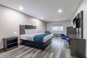 Deluxe-Zimmer, 1 King-Bett, Nichtraucher, Kühlschrank und Mikrowelle | Laptopgeeigneter Arbeitsplatz, Verdunkelungsvorhänge