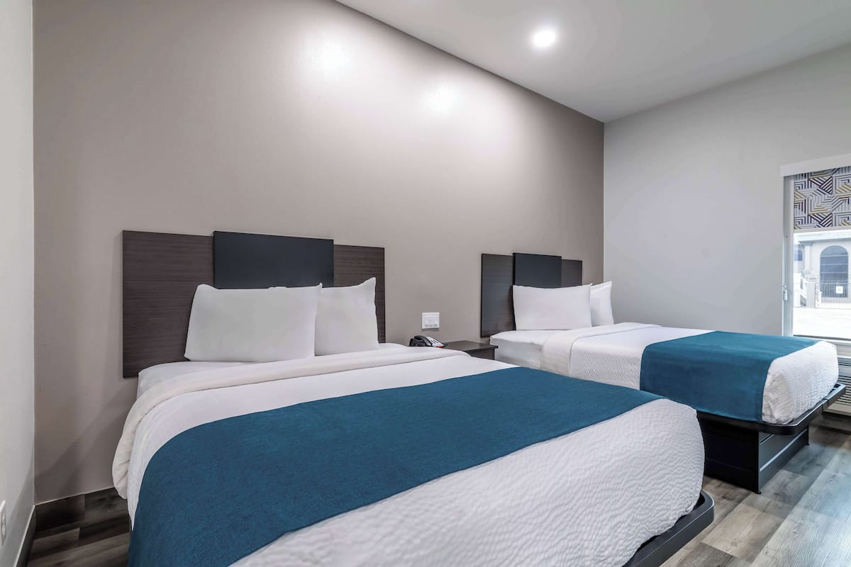 Laptop workspace, blackout drapes, iron/ironing board, free WiFi