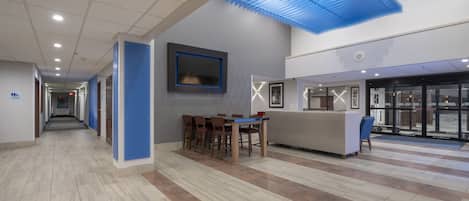 Coin salon dans le hall