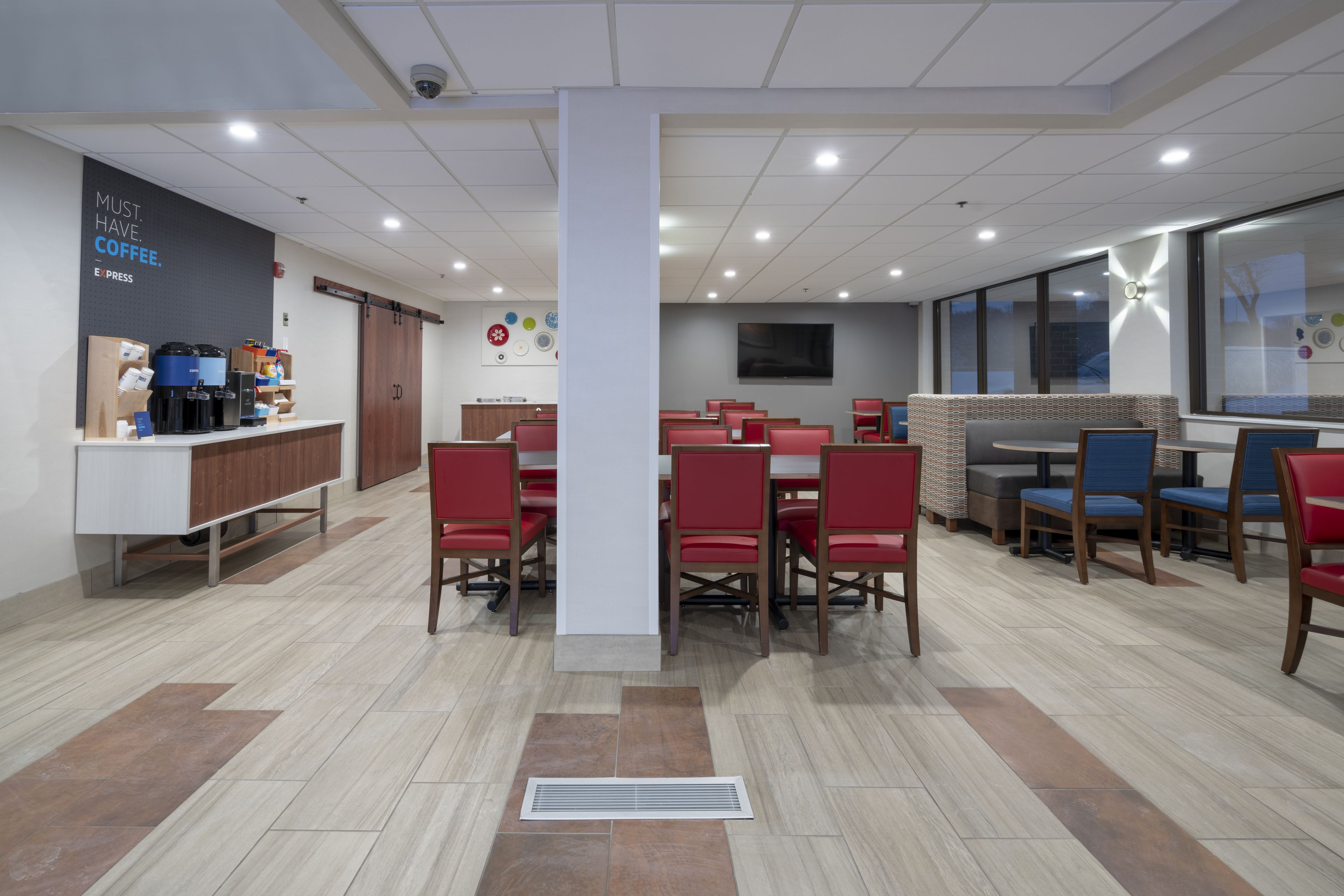 free buffet breakfast