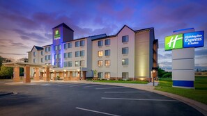 Exterior - Holiday Inn Express Minneapolis/Coon Rapids/Blaine by IHG (Coon Rapids)