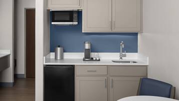 Suíte, 1 cama King | Frigobar, cofres nos quartos, espaço de trabalho para notebook