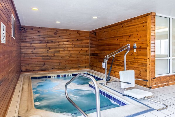 Indoor pool, pool loungers