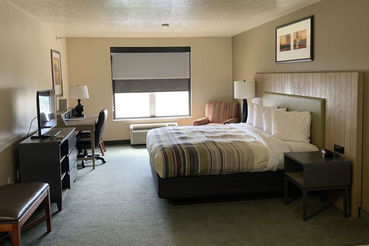 ملاءات من القطن المصري وأغطية فراش متميزة وألحفة محشوة بالريش