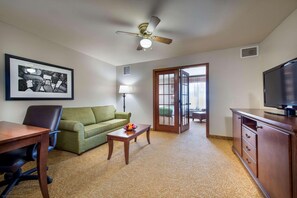 Suite, 1 Schlafzimmer, Nichtraucher | 1 Schlafzimmer, Zimmersafe, Schreibtisch, Bügeleisen/Bügelbrett