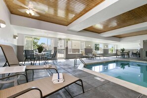 Indoor pool, sun loungers