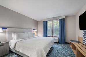 Room - Garner Hotel Birch Run Frankenmuth Area by IHG (Birch Run)