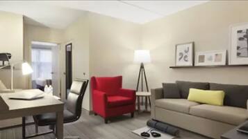 Una habitación de hotel con un escritorio, un sillón rojo, un sofá y una lámpara de pie.