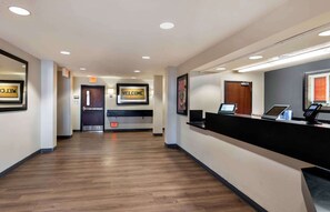 Lobby - Extended Stay America Suites Kansas City South (Kansas City)