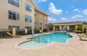 Outdoor pool - Extended Stay America Suites Dallas Frankford Road (Dallas)