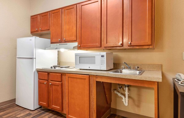 Studio, 2 Queen Beds, Non Smoking | Private kitchen | Full-sized fridge, microwave, stovetop, dishwasher