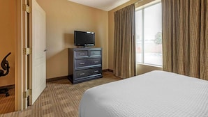 Desk, iron/ironing board, WiFi (free), bed sheets - Extended Stay America Suites Dallas Frankford Road (Dallas)