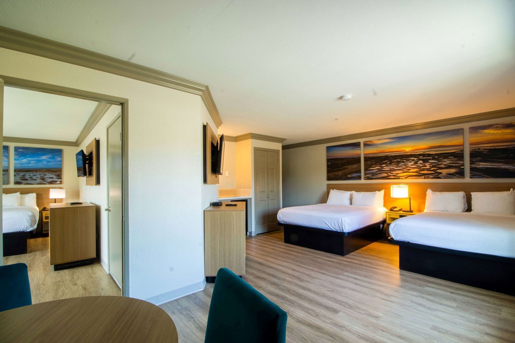 デスク、アイロン / アイロン台、WiFi (無料)、ベッドシーツ