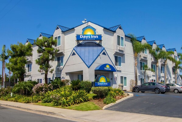 Exterior - Days Inn by Wyndham Carlsbad (Carlsbad)