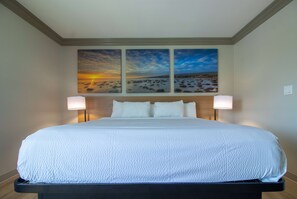 Standard Room, 1 King Bed | Desk, iron/ironing board, free WiFi, bed sheets - Days Inn by Wyndham Carlsbad (Carlsbad)