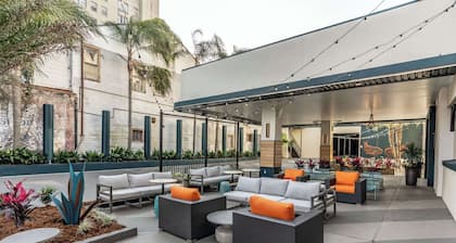 St Charles Coach House, an Ascend Collection Hotel