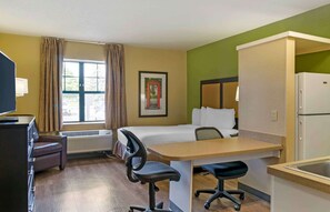 Studio, 1 Queen Bed, Non Smoking | Desk, laptop workspace, blackout drapes, iron/ironing board