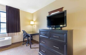 Studio, 1 Queen Bed, Non Smoking | Desk, iron/ironing board, free WiFi
