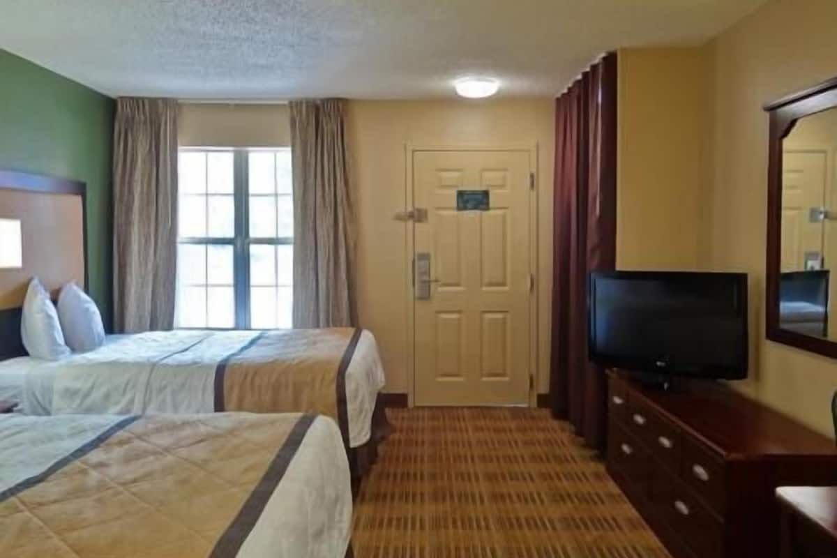 Desk, iron/ironing board, free WiFi