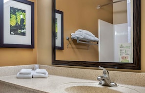 Combined shower/tub, free toiletries, hair dryer (on request), towels - Extended Stay America Suites Sacramento White Rock Rd (Rancho Cordova)
