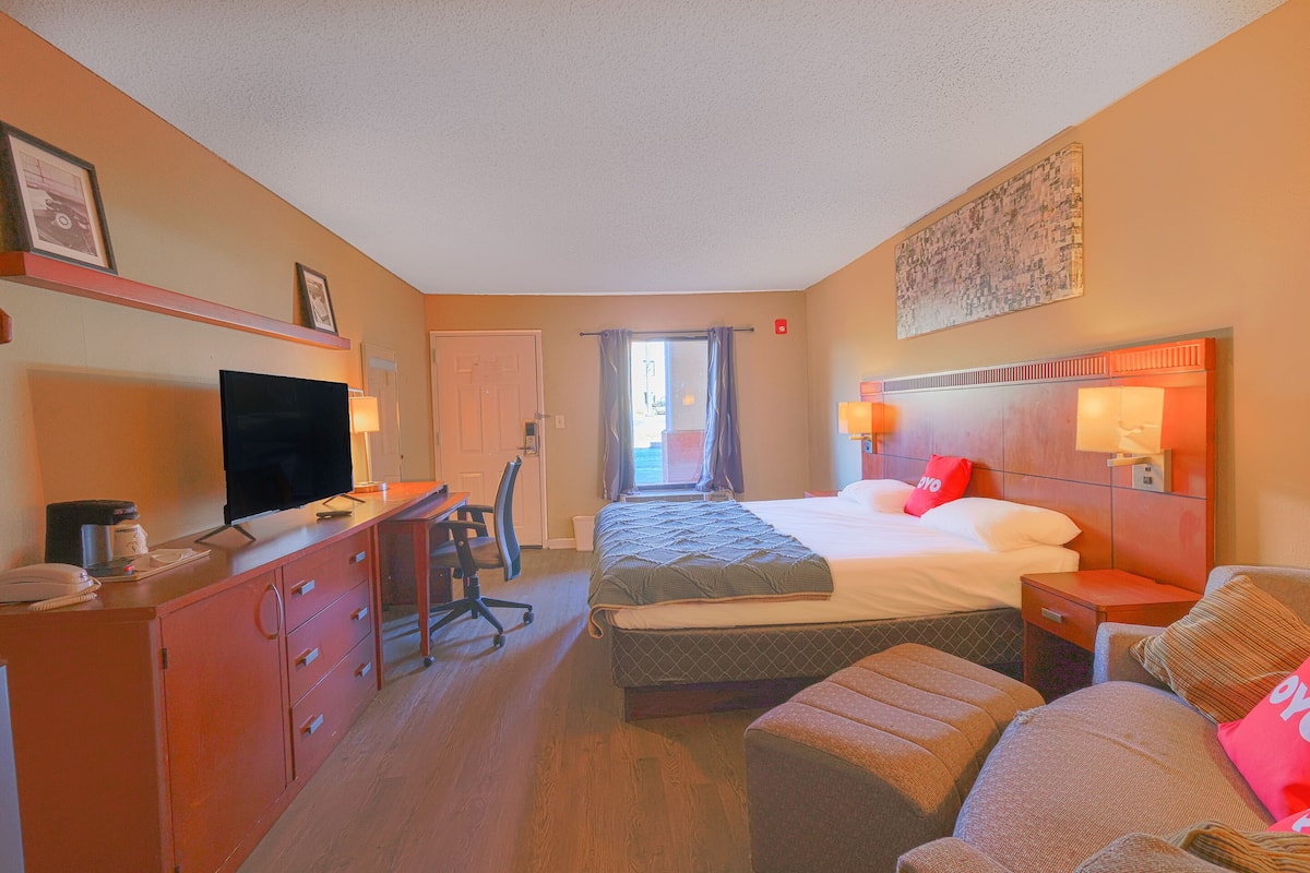 Desk, free WiFi, bed sheets, alarm clocks