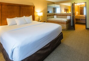 Suite, Plusieurs lits, non-fumeur (Upgrade) | Baignoire à remous privée