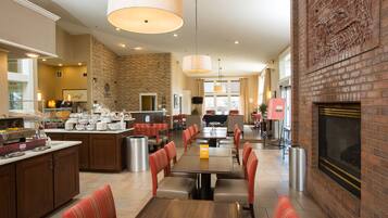 Desayuno buffet incluido todos los días