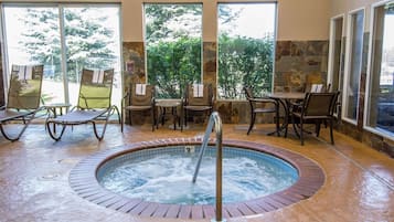 Indoor pool, sun loungers