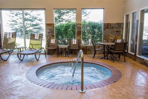 Indoor pool, sun loungers