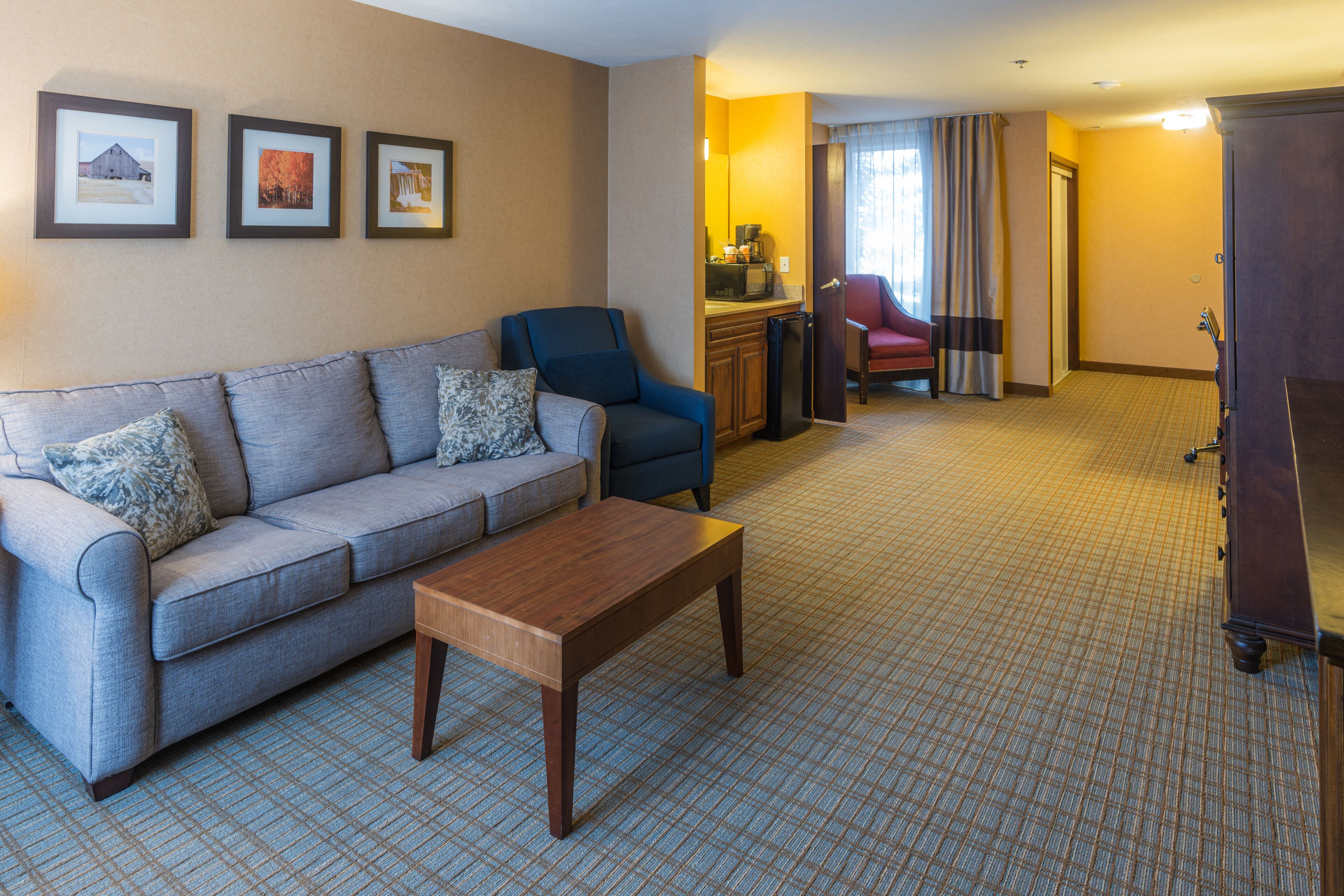 suite, 1 king bed, non smoking (upgrade) | 1 bedroom, premium bedding, pillow-top beds, individually decorated