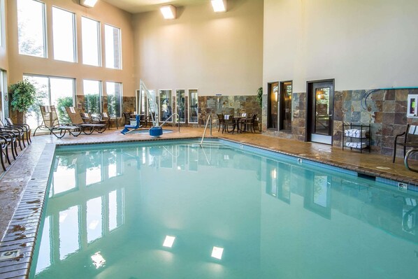 Indoor pool, pool loungers