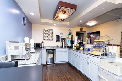 Days Inn by Wyndham Dayton Huber Heights Northeast