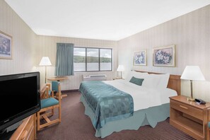 Caja de seguridad en la habitación, escritorio y cortinas blackout