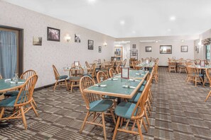 Dining - Ramada by Wyndham Hancock Waterfront (Hancock)