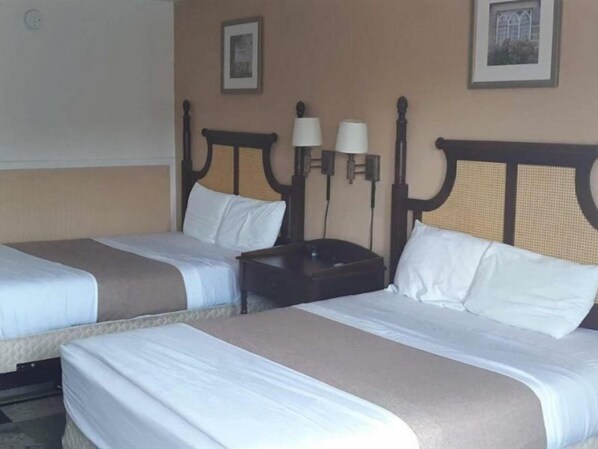 Escritorio y ropa de cama 