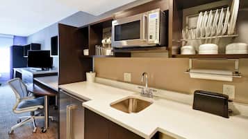 Suite estudio, 1 cama King size, para no fumadores | Cocina privada | Refrigerador, microondas, lavavajillas y cafetera y tetera