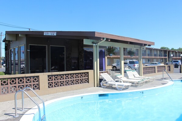 Outdoor pool, pool loungers