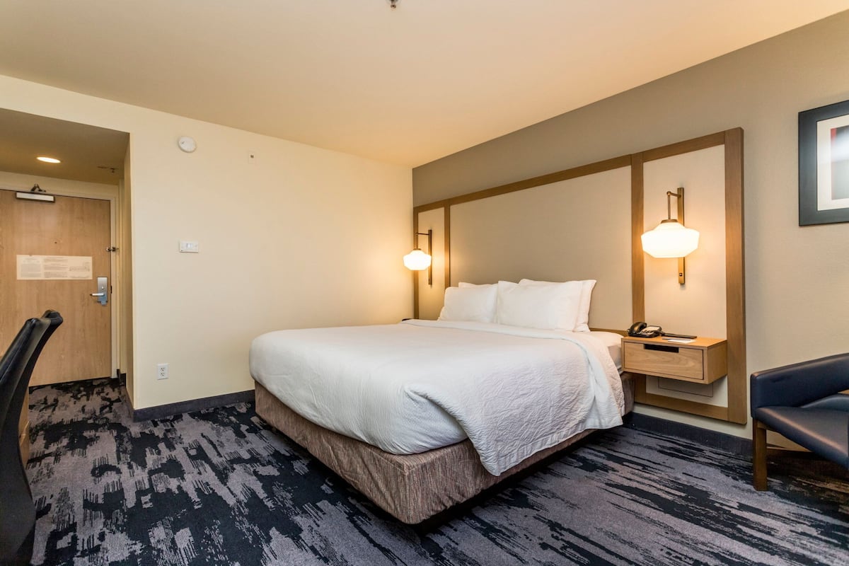 Ropa de cama de alta calidad y escritorio