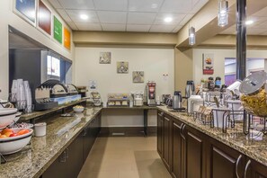 Free daily continental breakfast - Comfort Inn & Suites Medicine Hat (Medicine Hat)